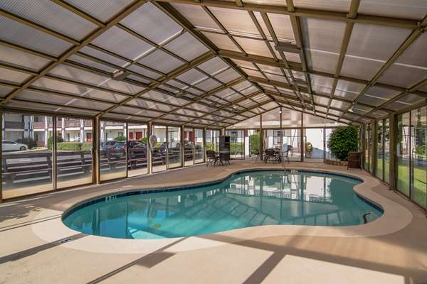 Pool - SureStay Hotel by Best Western Downtown Helen