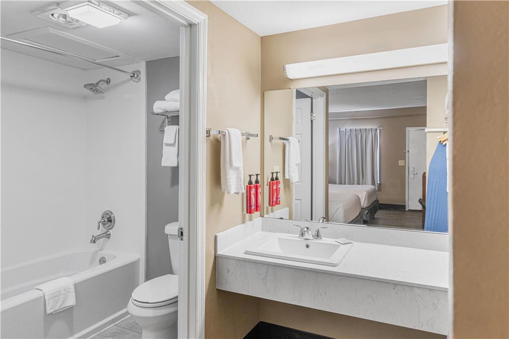 SureStay by Best Western Helen Downtown-guestroom-Guest Room,Bathroom,On-Site.jpg