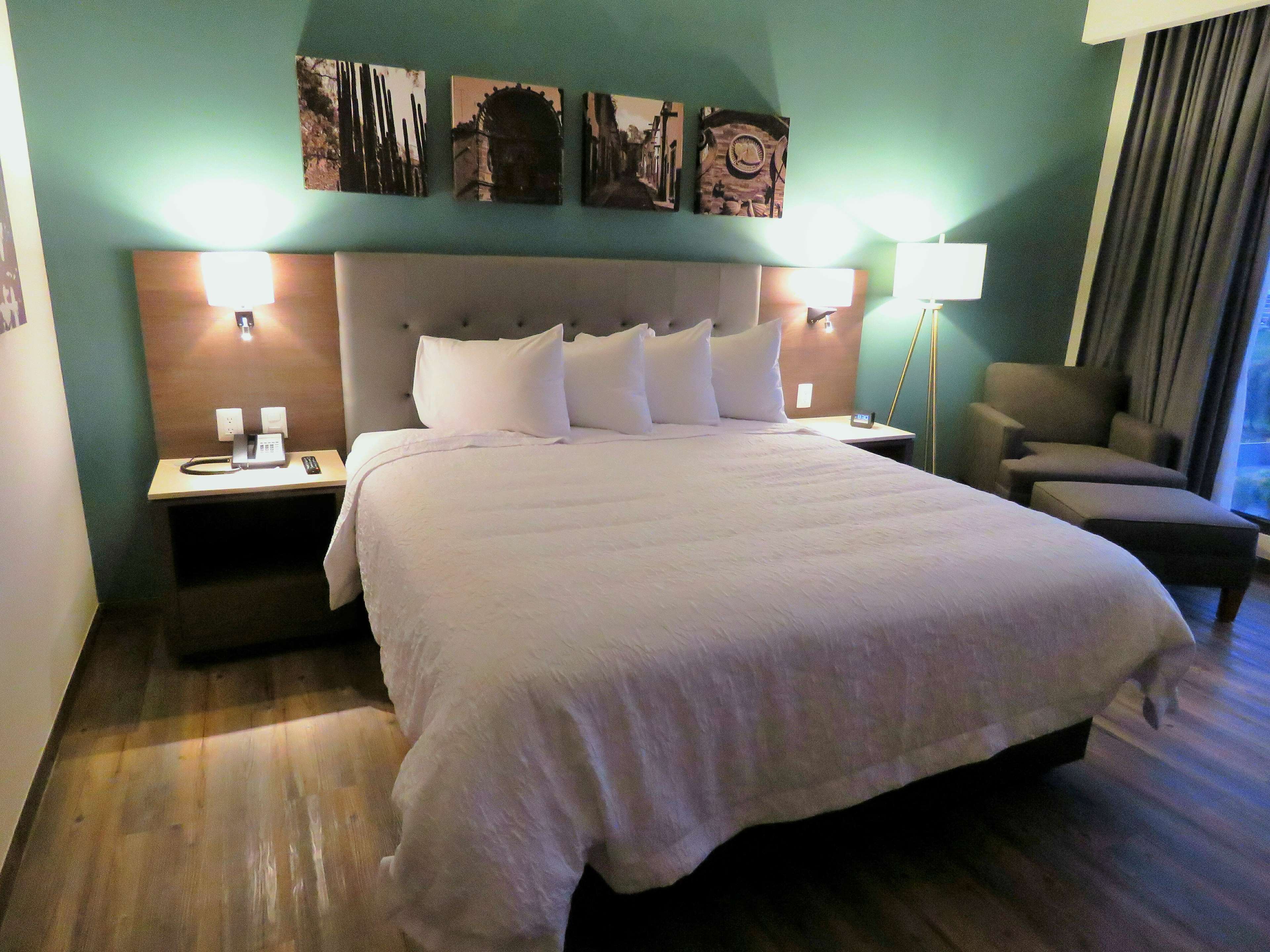 Hampton Inn Celaya Mexico Room Type - 1KING W FRIDGE NONSMOKING