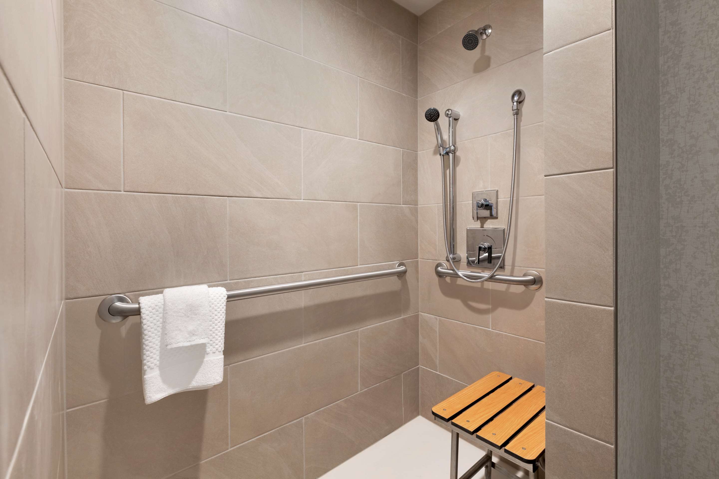 Guest room bath