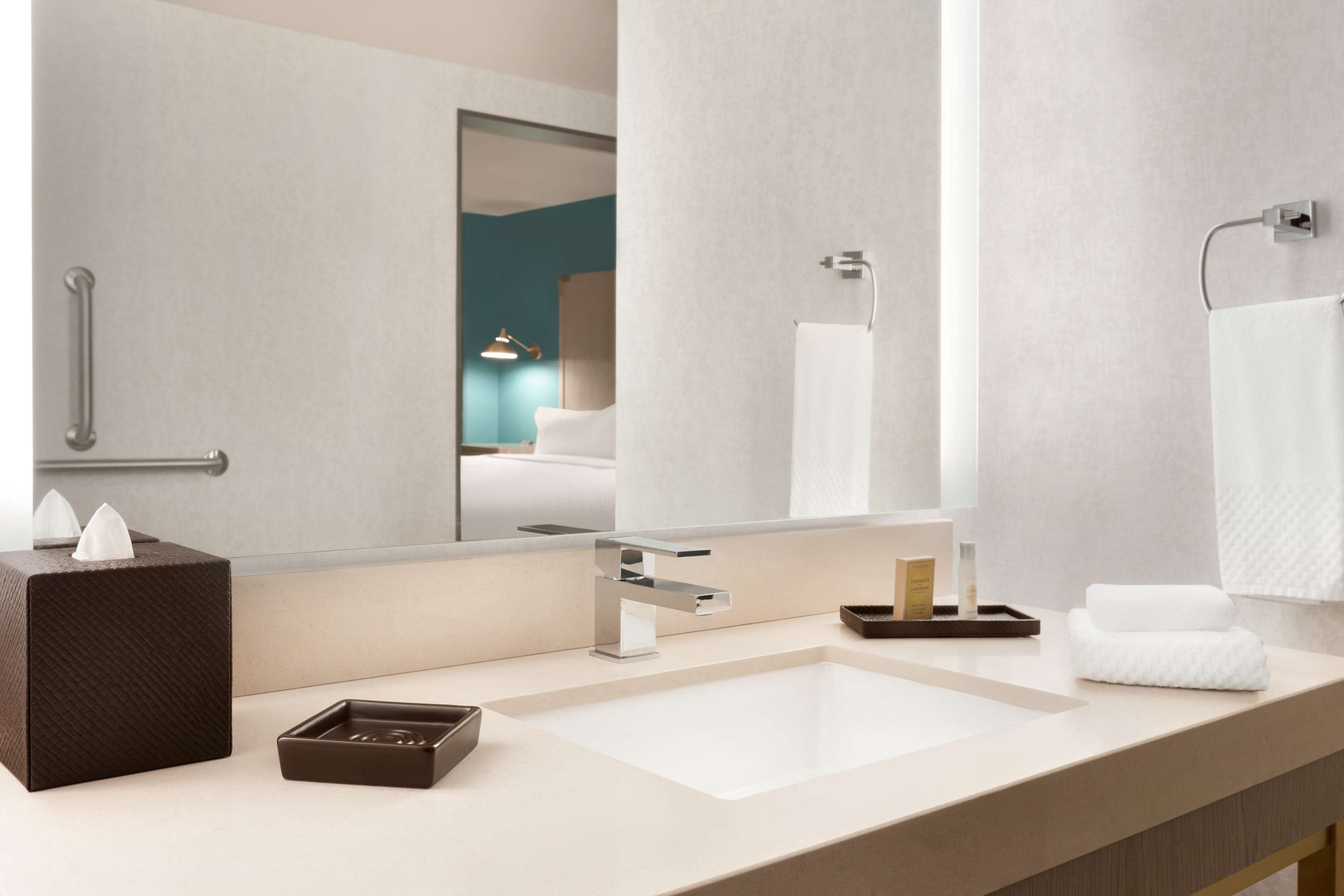 Guest room bath