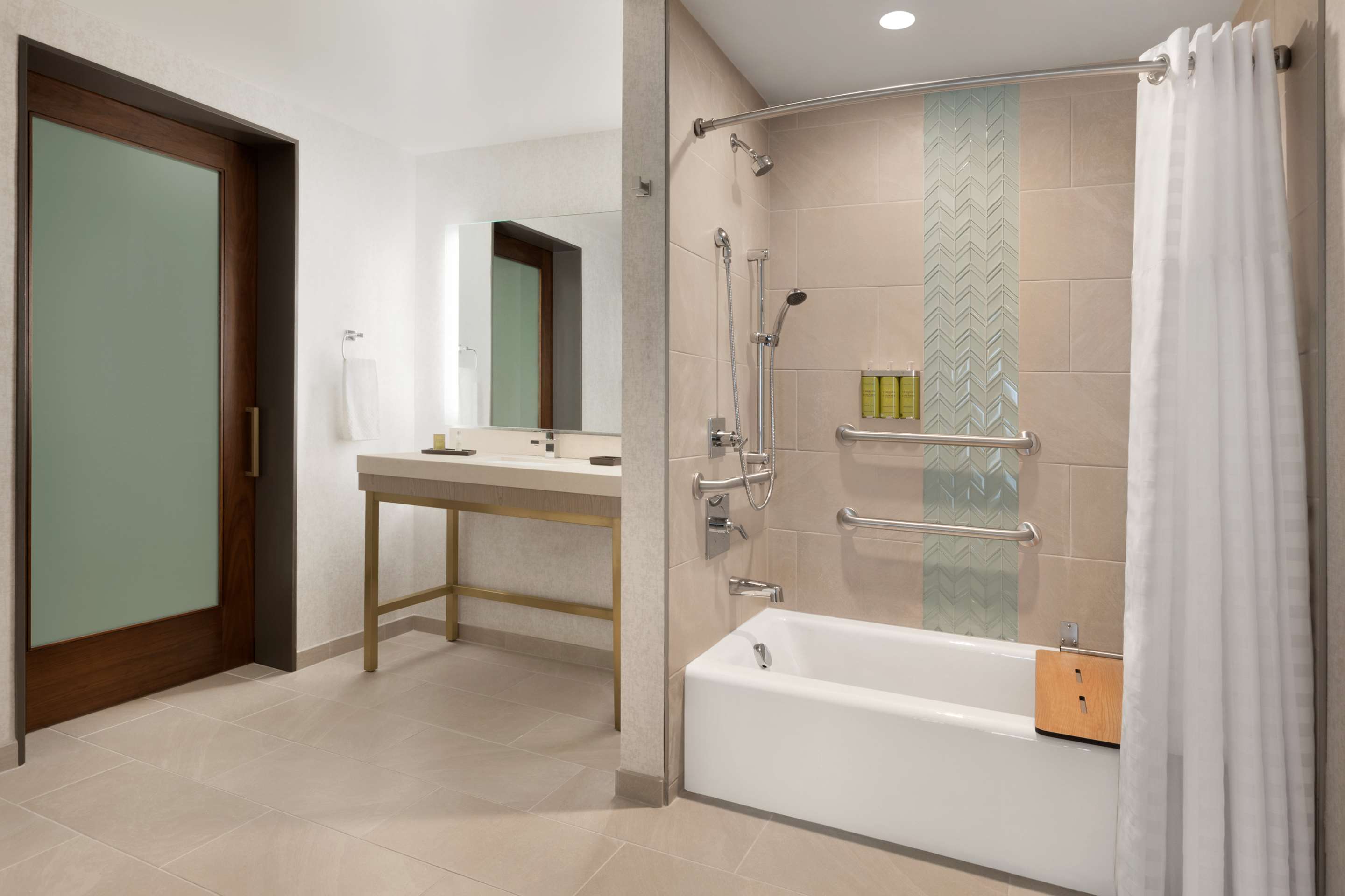 Guest room bath