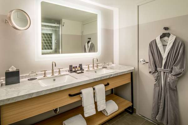  - Duniway Portland Hilton Hotel Downtown - I-405, Exit 2A