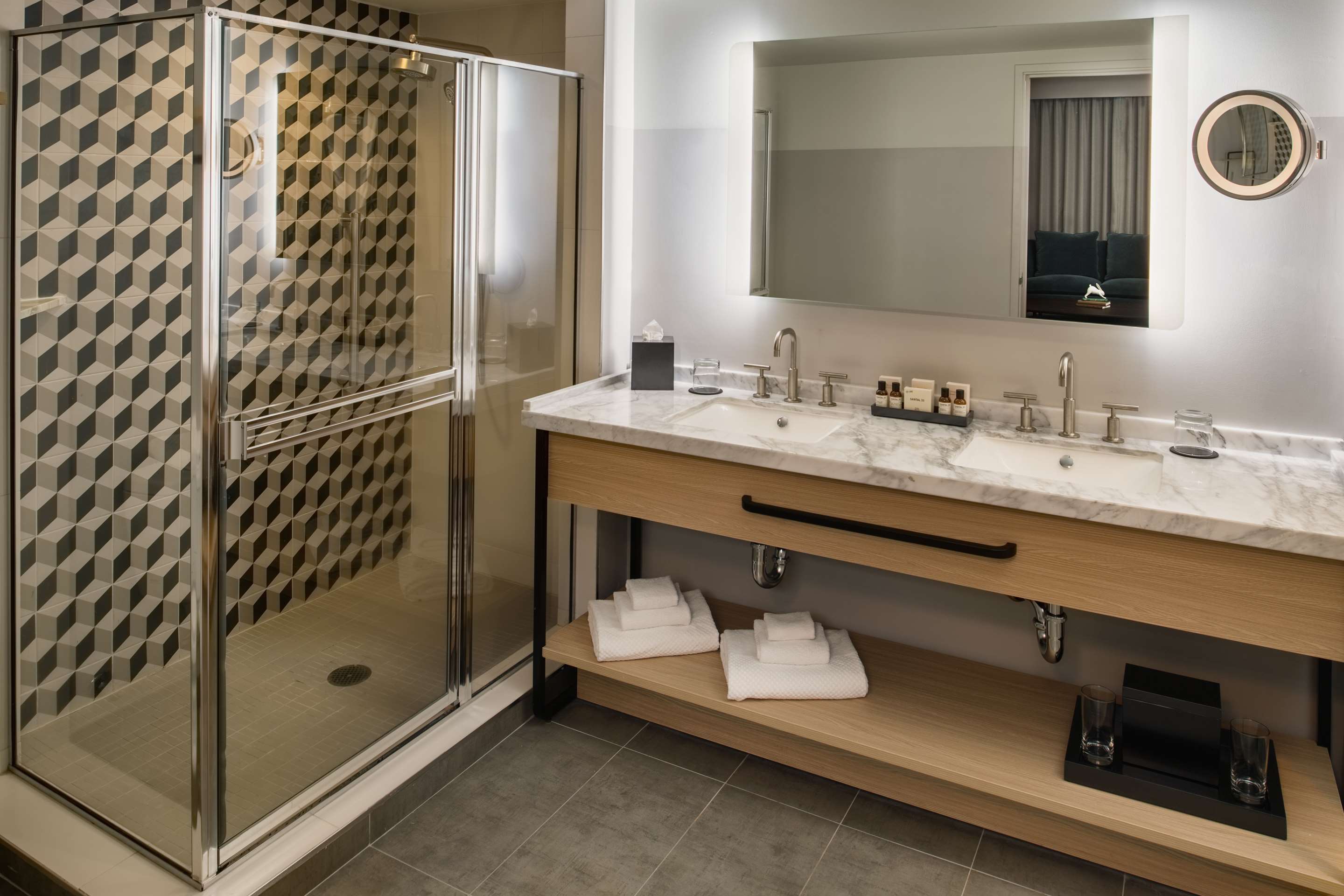 Guest room bath