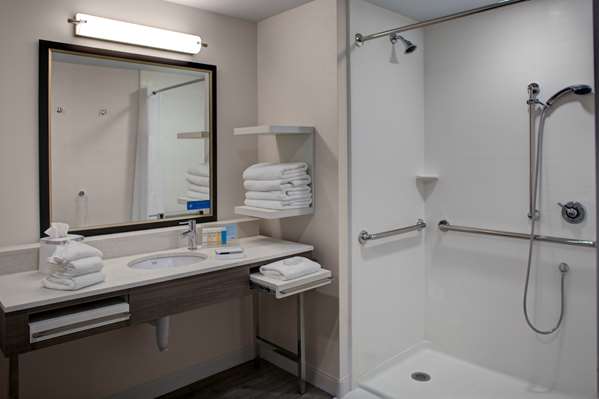  - Hampton Inn and Suites Syracuse North - I-81, Exit 25A