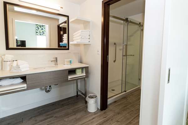  - Hampton Inn and Suites Syracuse North - I-81, Exit 25A