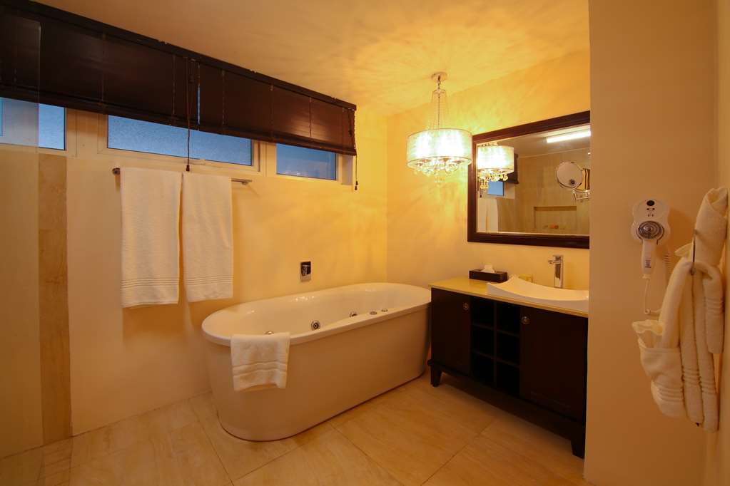Best Western Plus Accra Beach Hotel-guestroom-Guest Room,Bathroom,Suite,On-Site.jpg