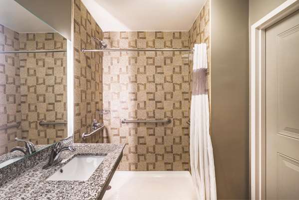  - La Quinta Inn & Suites Central Brooklyn