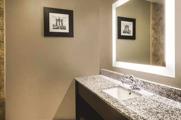  - La Quinta Inn & Suites Central Brooklyn