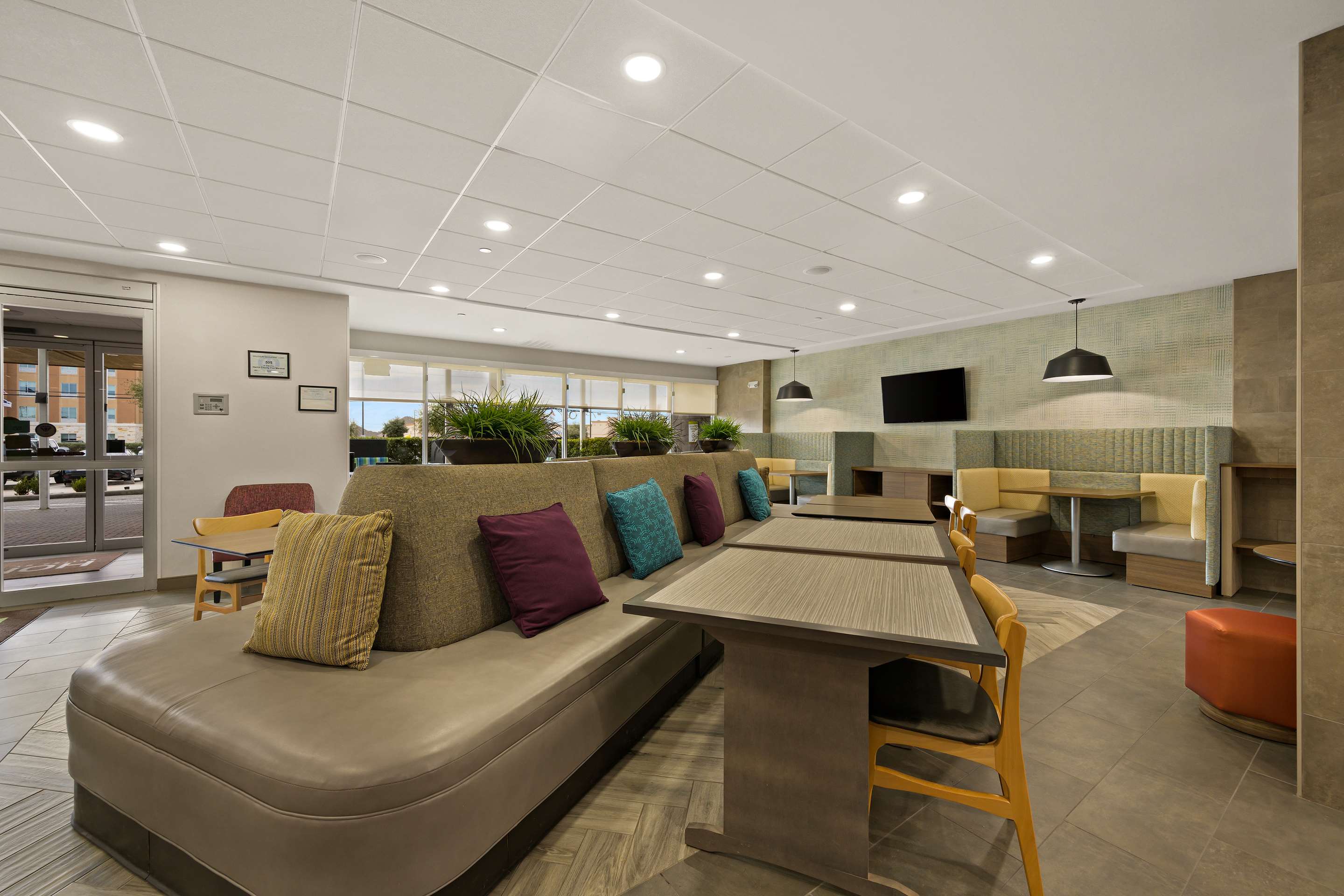 Lobby | Home2 Suites by Hilton Baytown