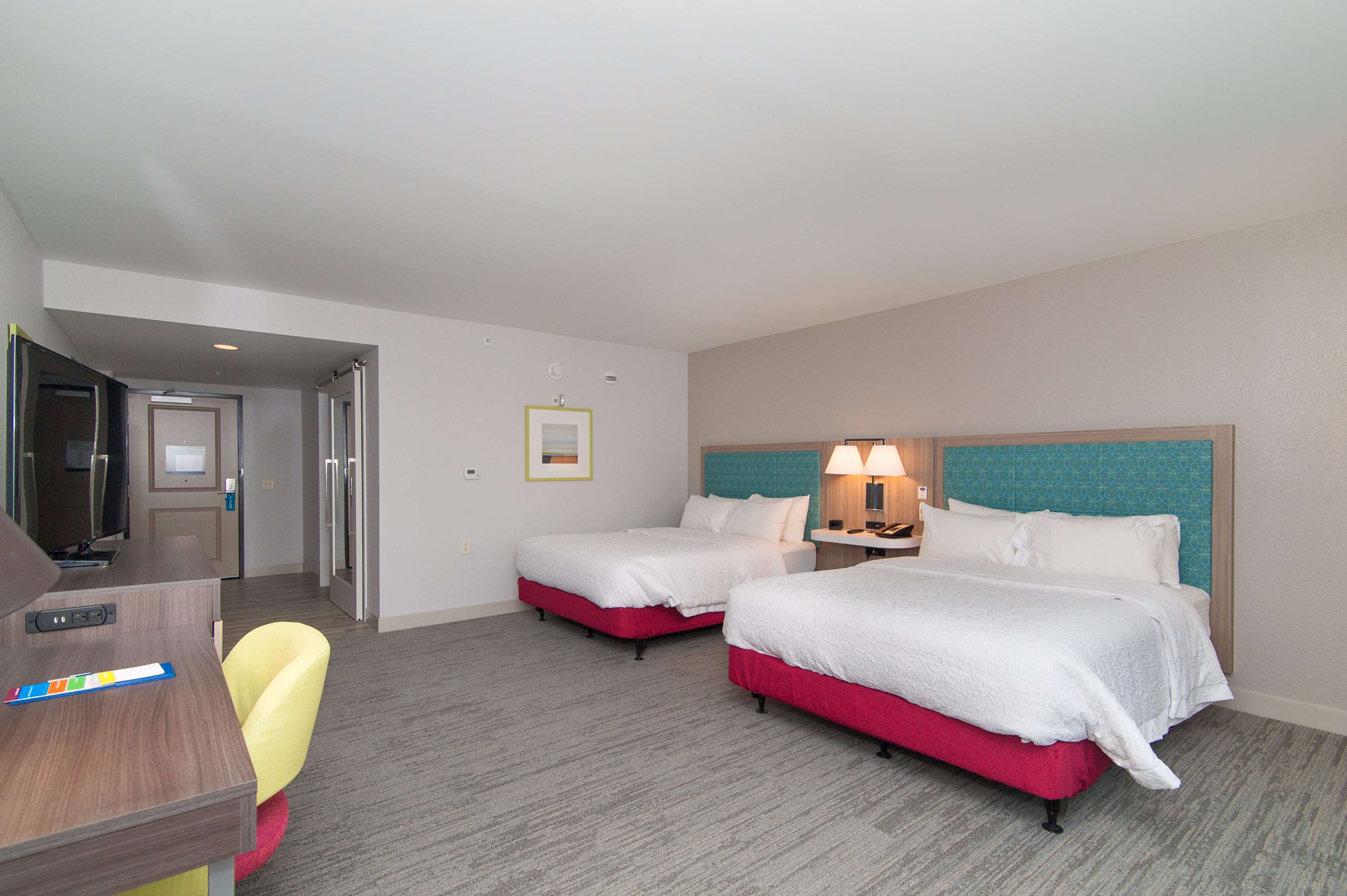 Hampton Inn by Hilton Norwich Room Type - 2QN MOB HEAR ACC RI-SHW NS