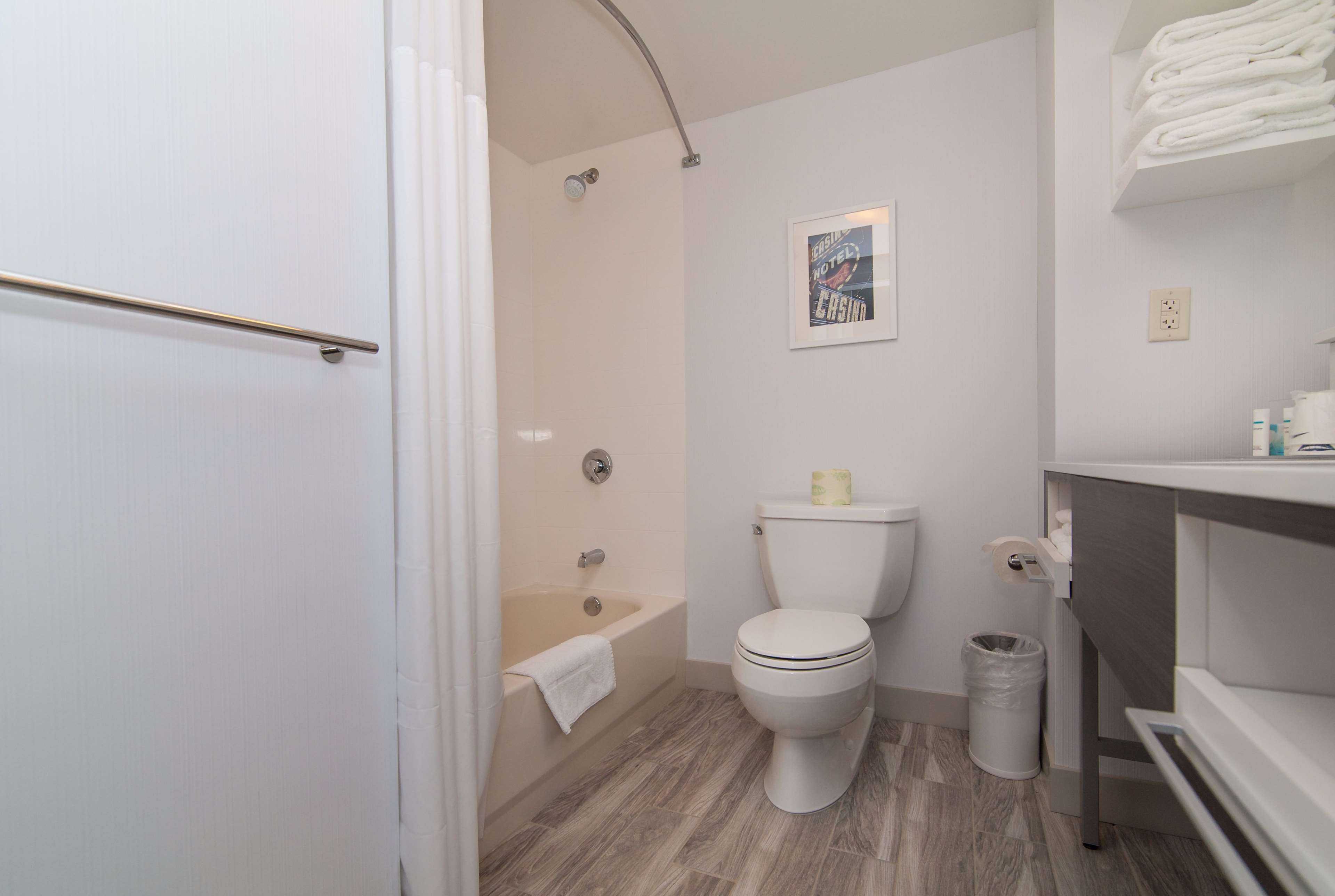 Hampton Inn by Hilton Norwich Room Type - 2 QUEENS WITH FRIDGE NS