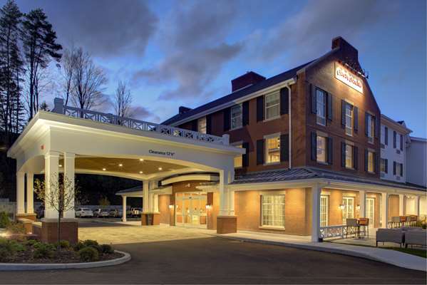 Exterior view - Hampton Inn & Suites Manchester