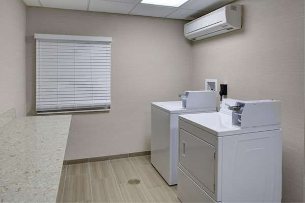  - Hampton Inn & Suites Manchester