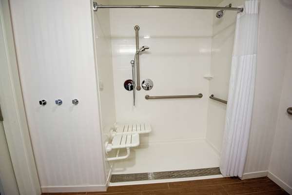  - Hampton Inn & Suites Manchester