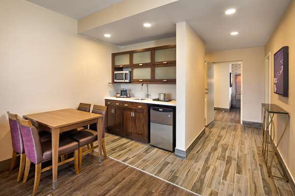  - DoubleTree by Hilton Hotel Dartmouth