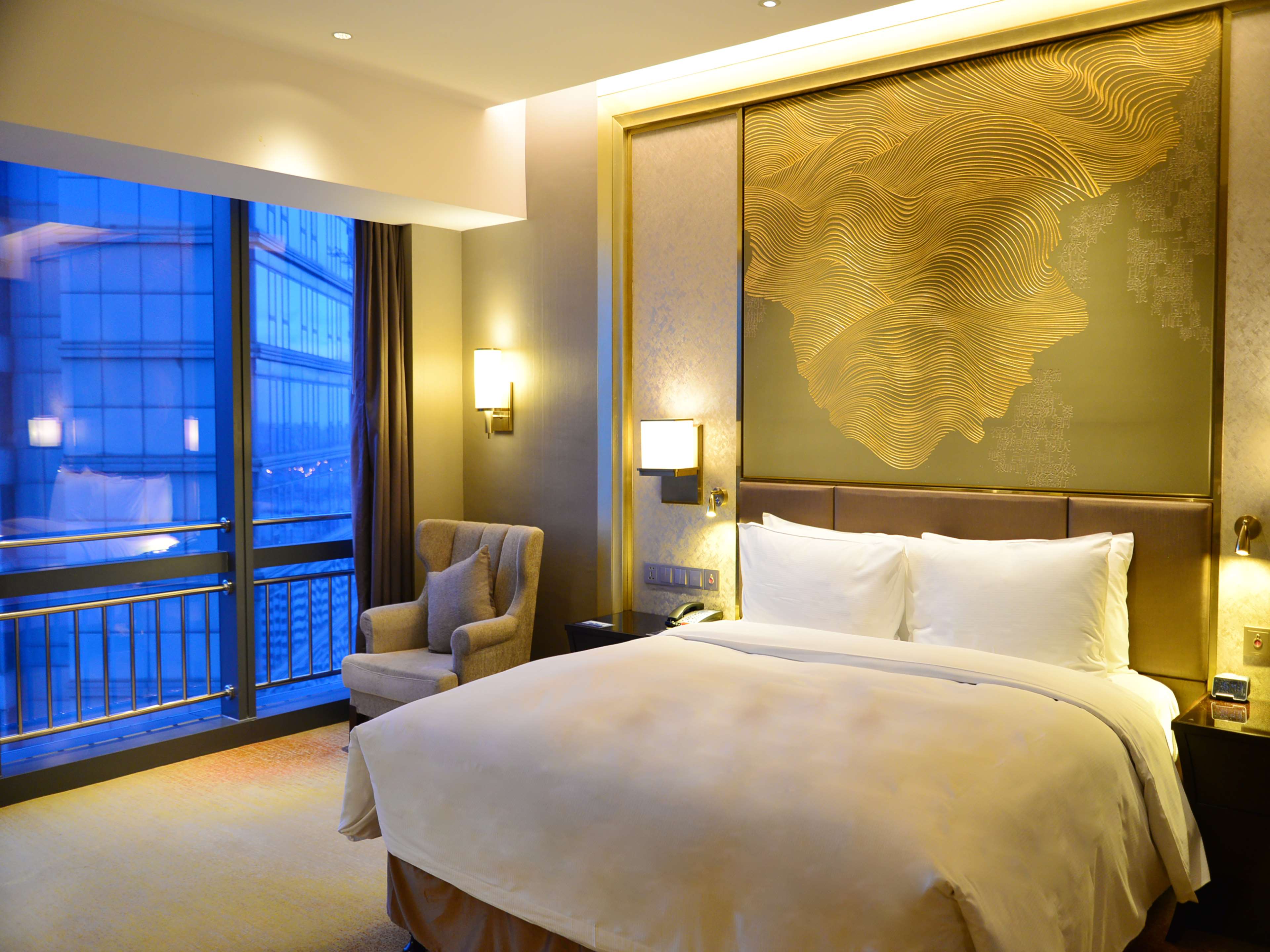 Hilton Yantai Room Type - KING ACCESSIBLE ROOM