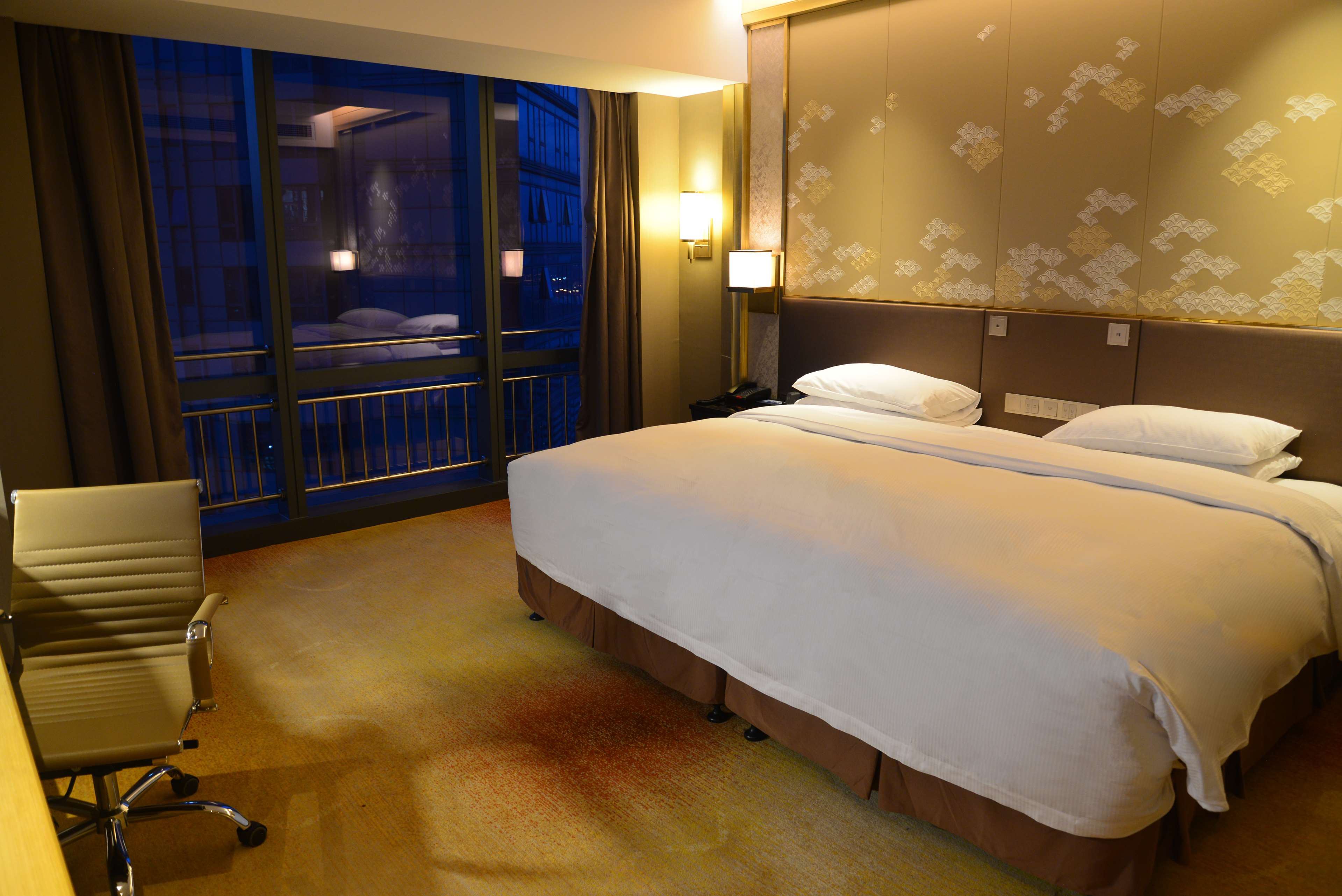 Hilton Yantai Room Type - KING GUEST ROOM