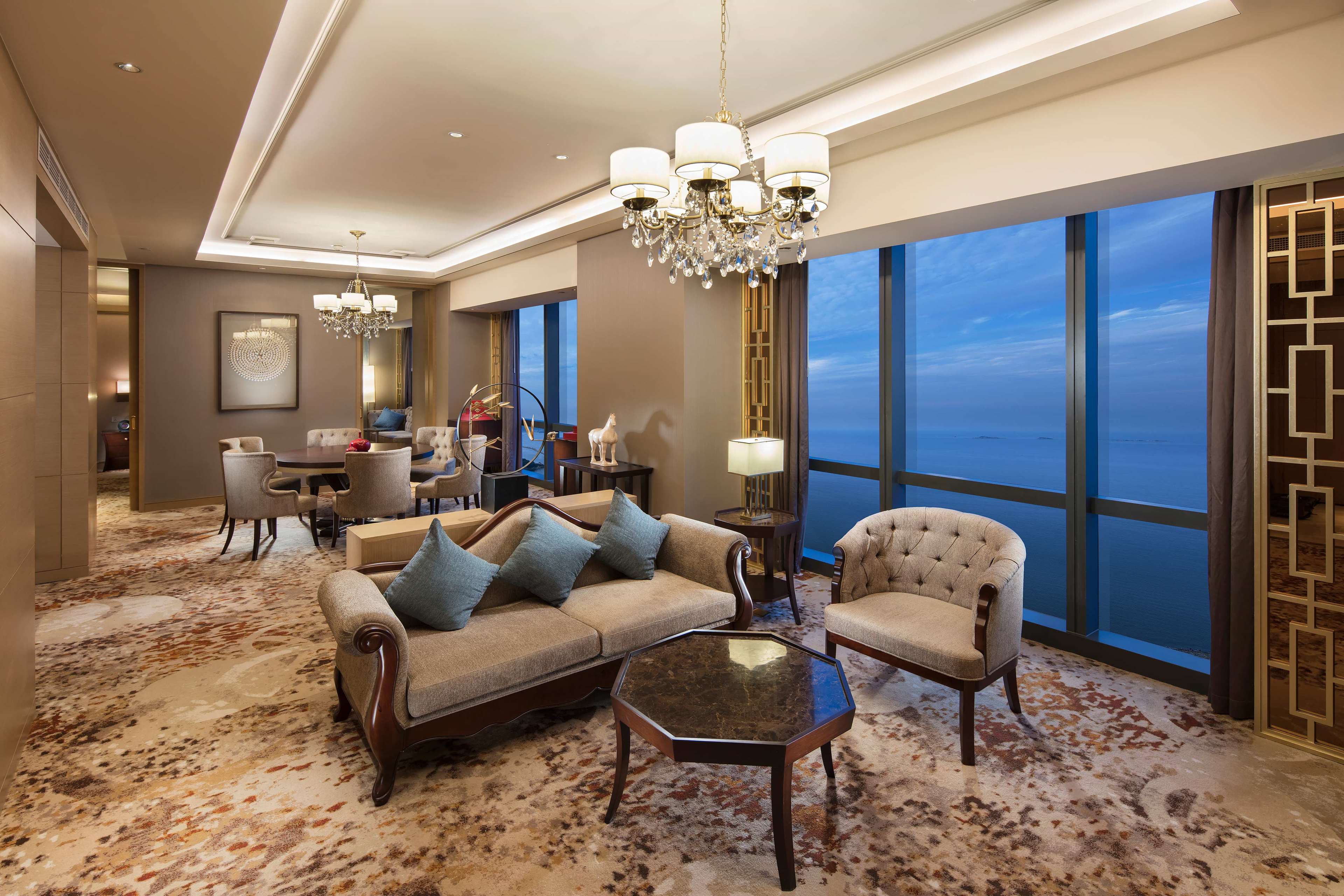 Hilton Yantai Room Type - KING ONE BEDRM DELUXE STE
