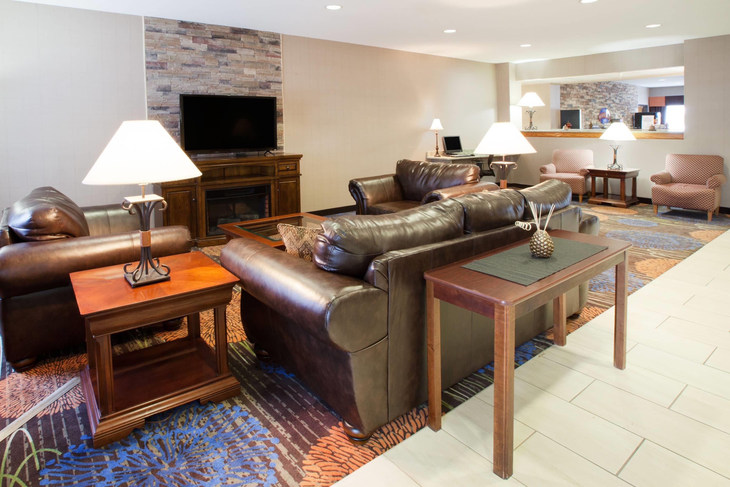 Lobby | Baymont by Wyndham Auburn