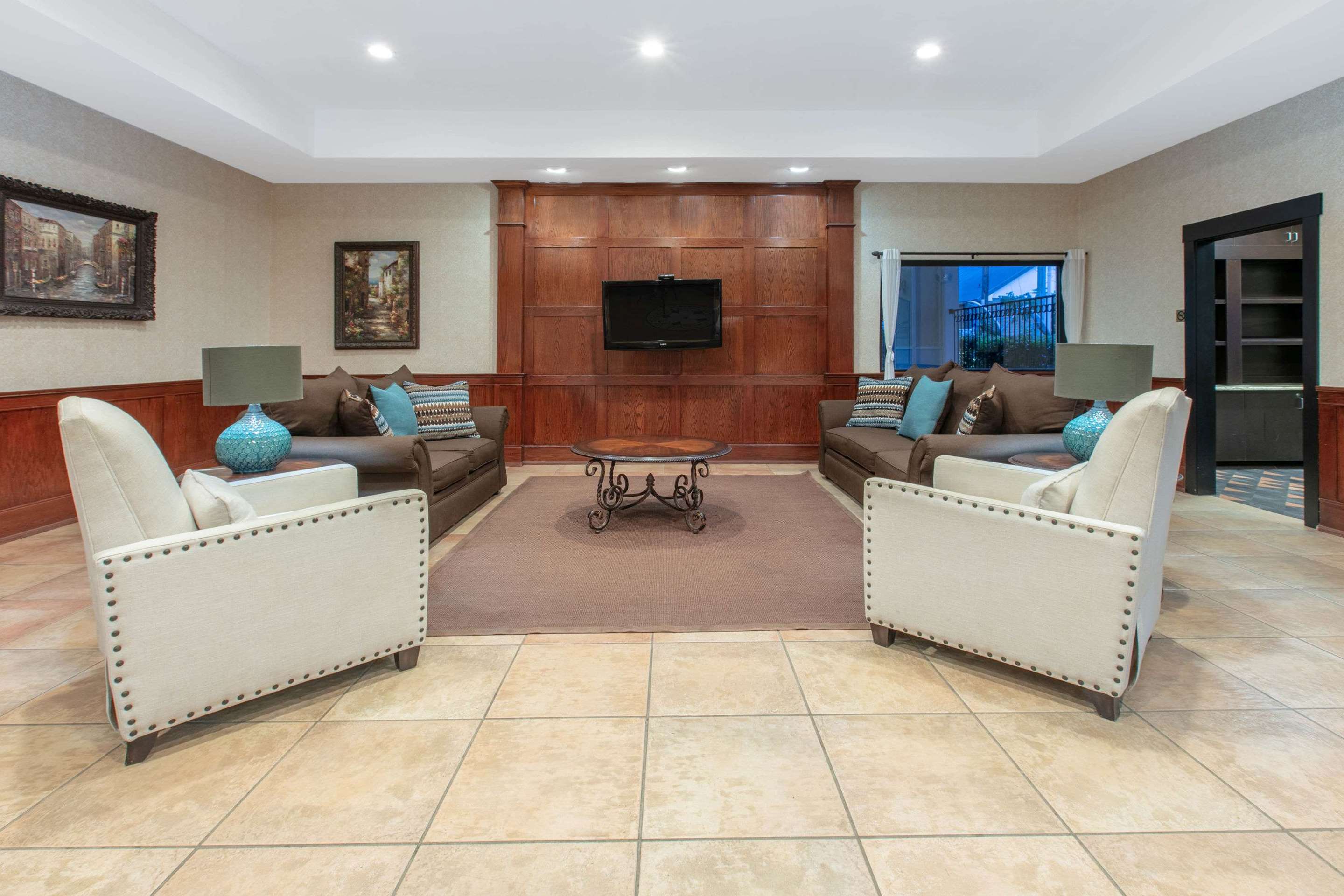 Lobby | Baymont by Wyndham McComb