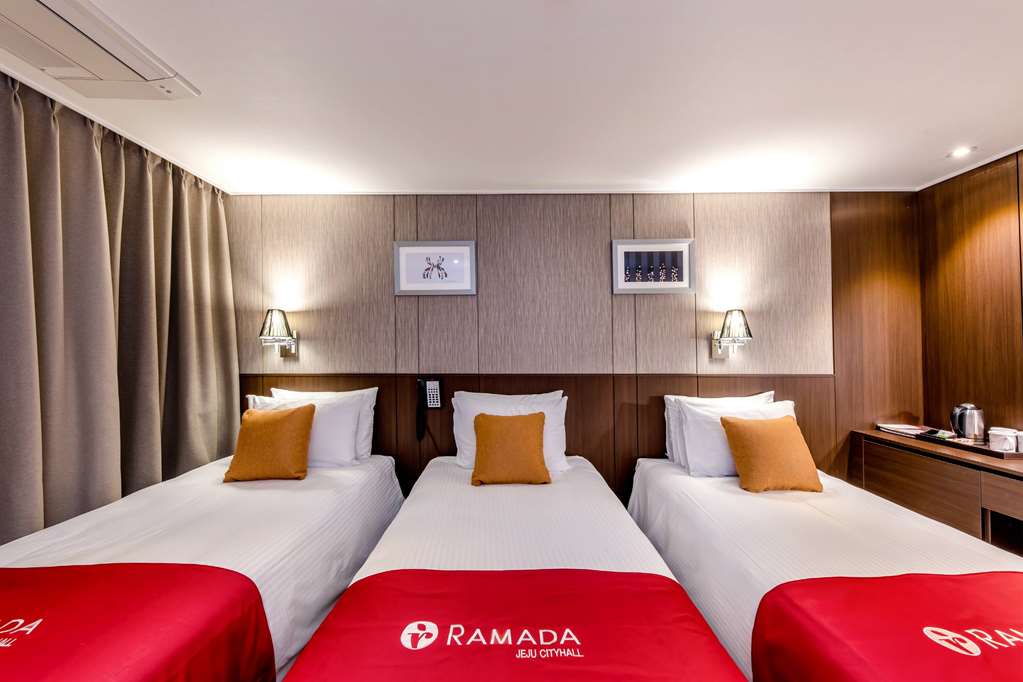 RAMADA JEJU CITY HALL-guestroom-Guest Room,On-Site.jpg