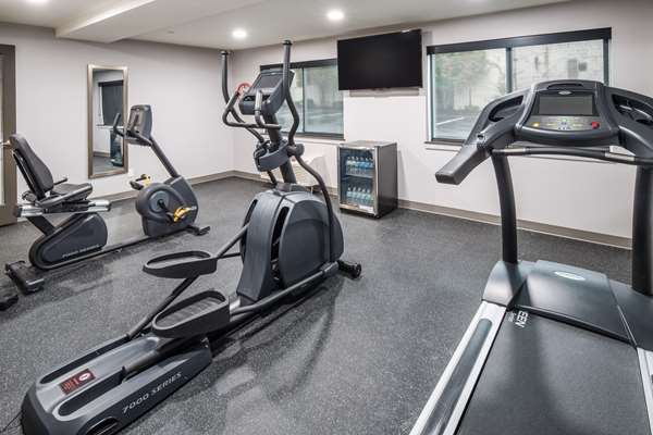 Fitness/ Exercise Room - Red Lion Inn & Suites Everett