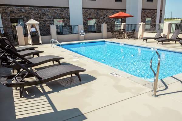 Pool - Hampton Inn Hartwell