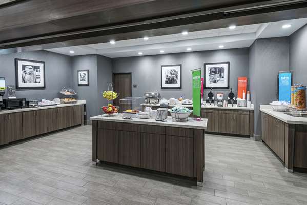 Restaurant - Hampton Inn & Suites Portland