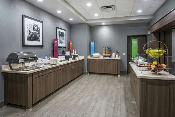 Restaurant - Hampton Inn & Suites Portland