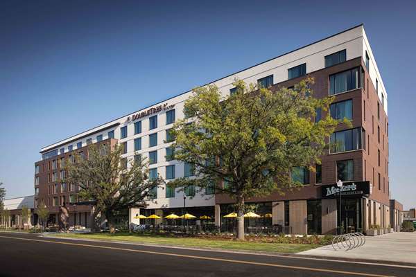 Exterior view - DoubleTree by Hilton Hotel Lincoln Park Greeley