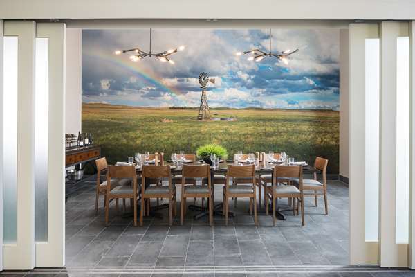 Restaurant - DoubleTree by Hilton Hotel Lincoln Park Greeley