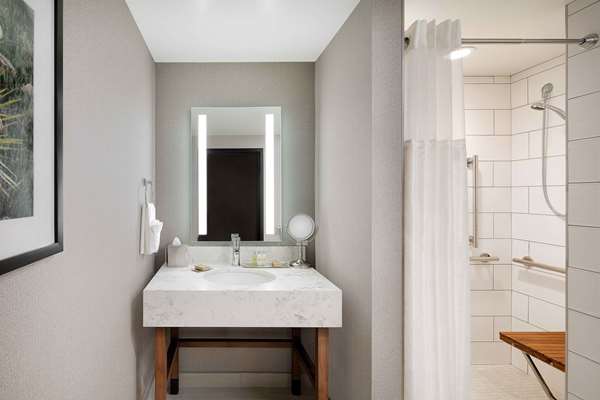  - DoubleTree by Hilton Hotel Lincoln Park Greeley