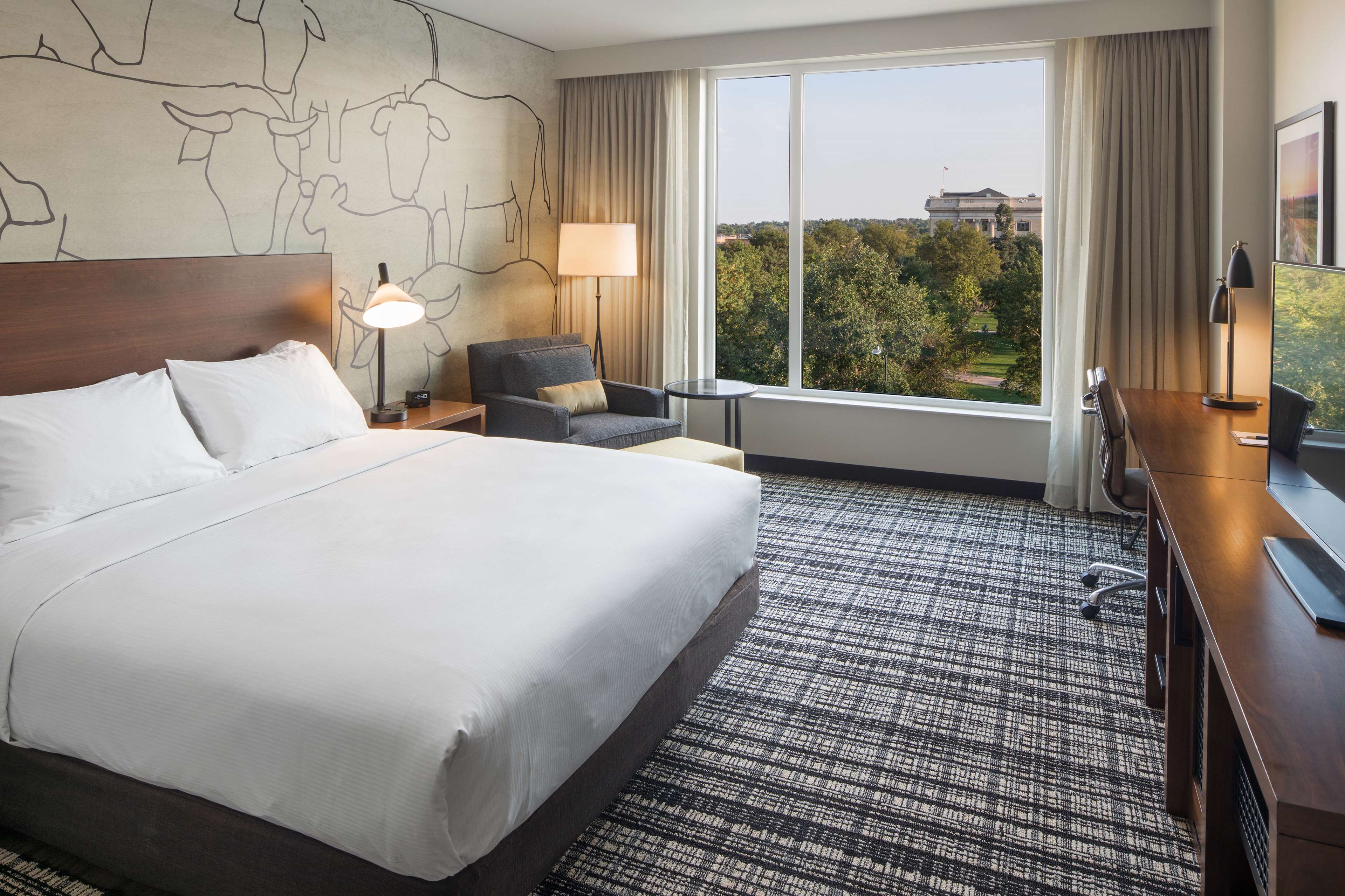 DoubleTree by Hilton Greeley at Lincoln Park Room Type - 1 KING BED PARK VIEW