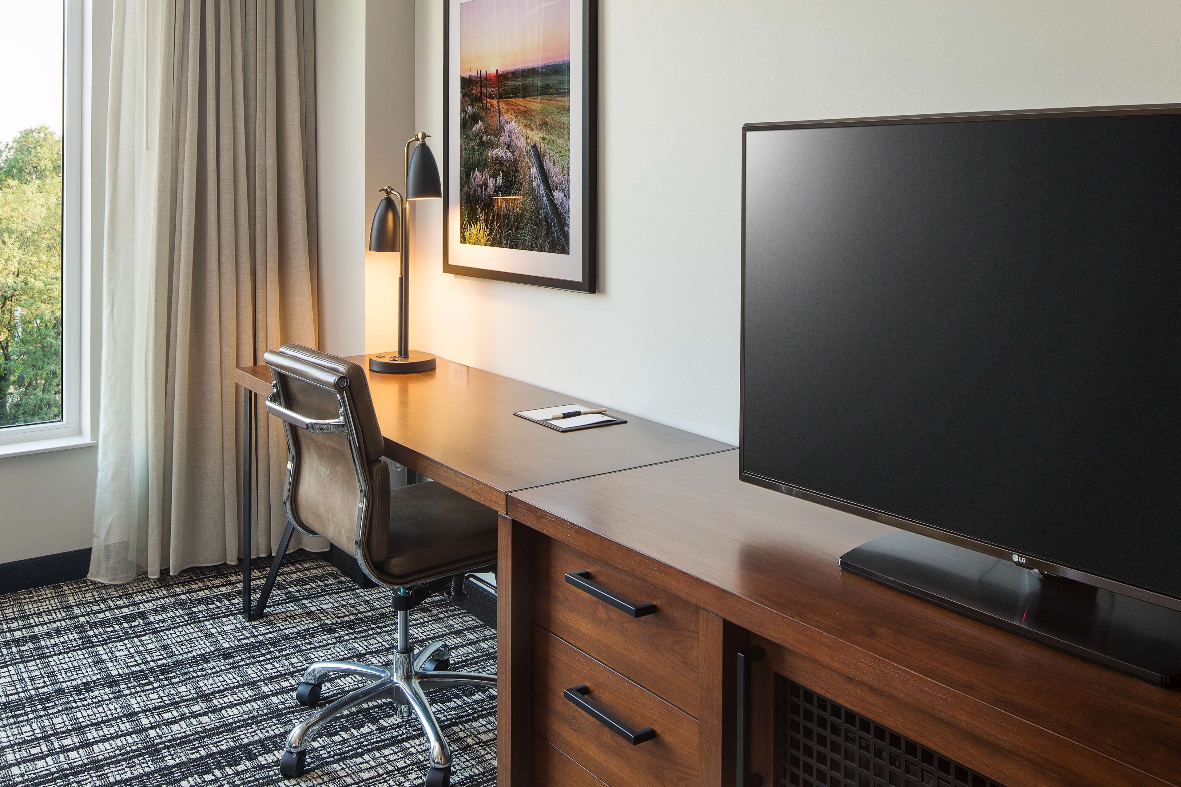 DoubleTree by Hilton Greeley at Lincoln Park Room Type - 1 KING HEARING ACC