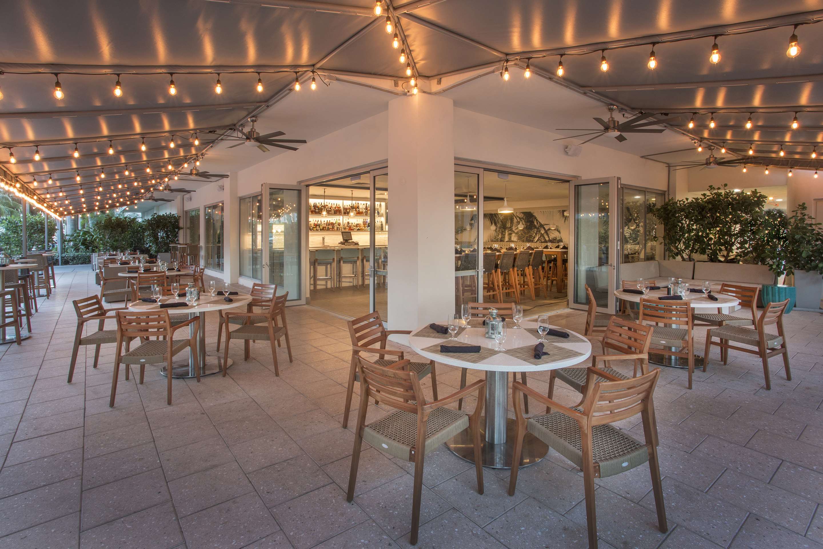 Restaurant | Doubletree Resort by Hilton Hollywood Beach