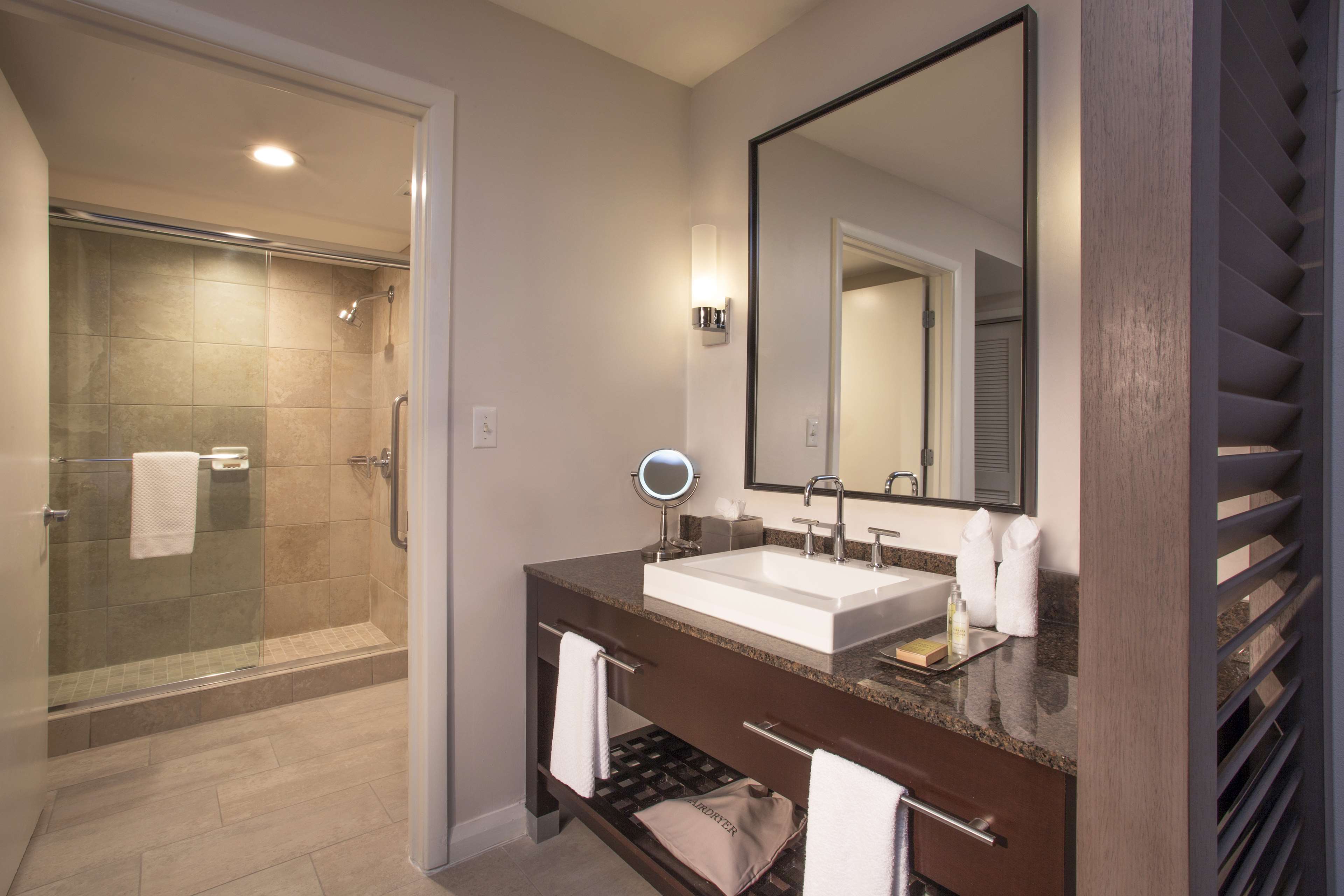 DoubleTree Resort by Hilton Hollywood Beach Room Type - 1 KING CORNER