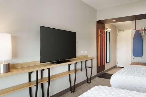  - Tru by Hilton Hotel East Lancaster