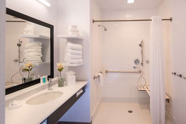  - Hampton Inn & Suites Lake Delton Wisconsin Dells - I-90 & I-94, Exit 92