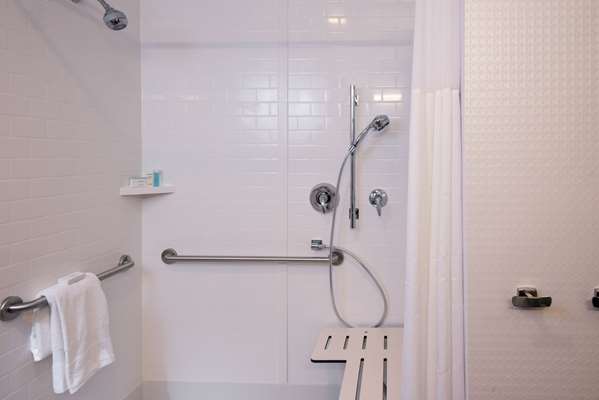  - Hampton Inn & Suites Lake Delton Wisconsin Dells - I-90 & I-94, Exit 92