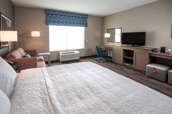  - Hampton Inn & Suites Lake Delton Wisconsin Dells - I-90 & I-94, Exit 92