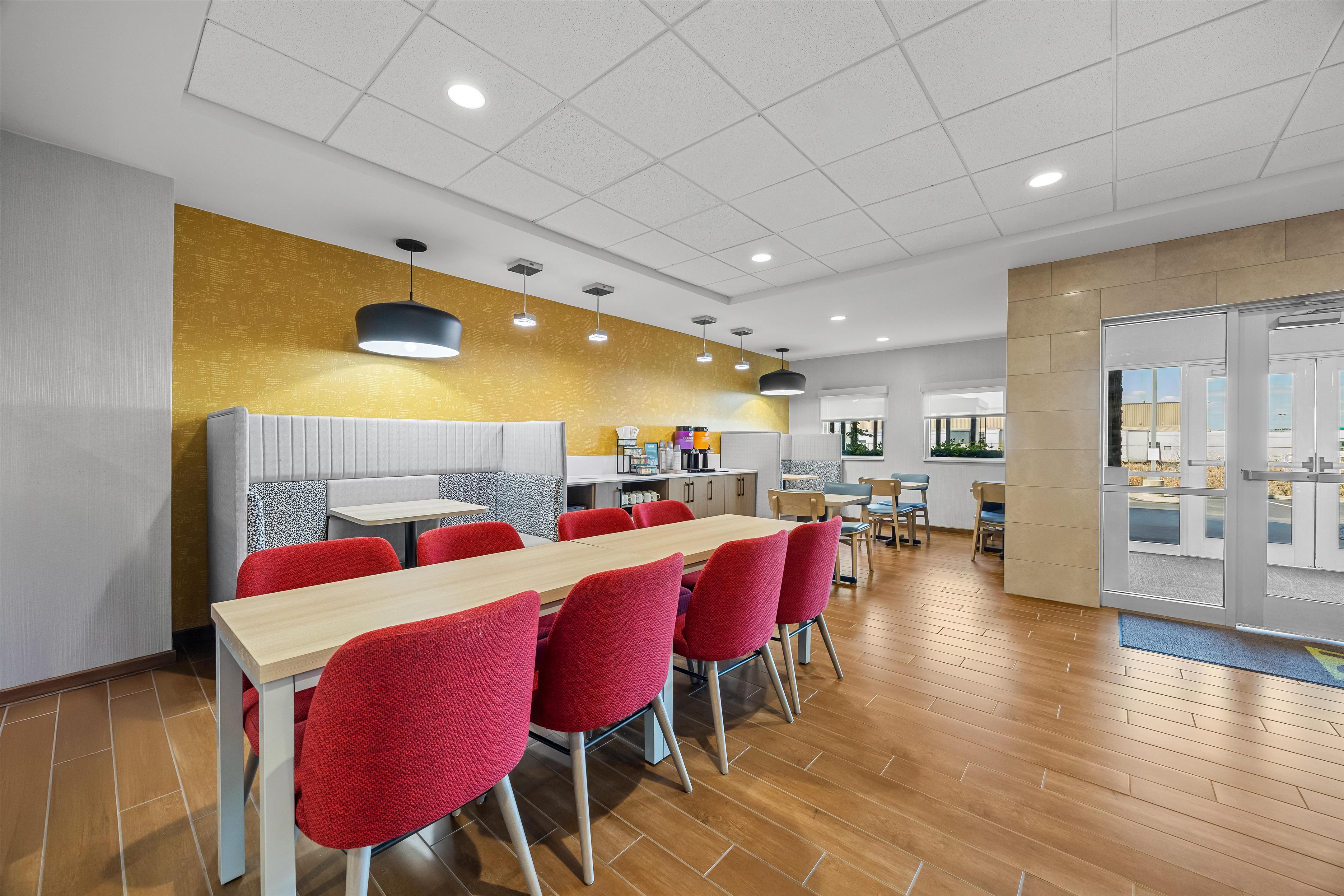 Breakfast Area | Home2 Suites By Hilton Maumee Toledo