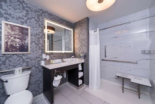  - DoubleTree by Hilton Hotel Utica