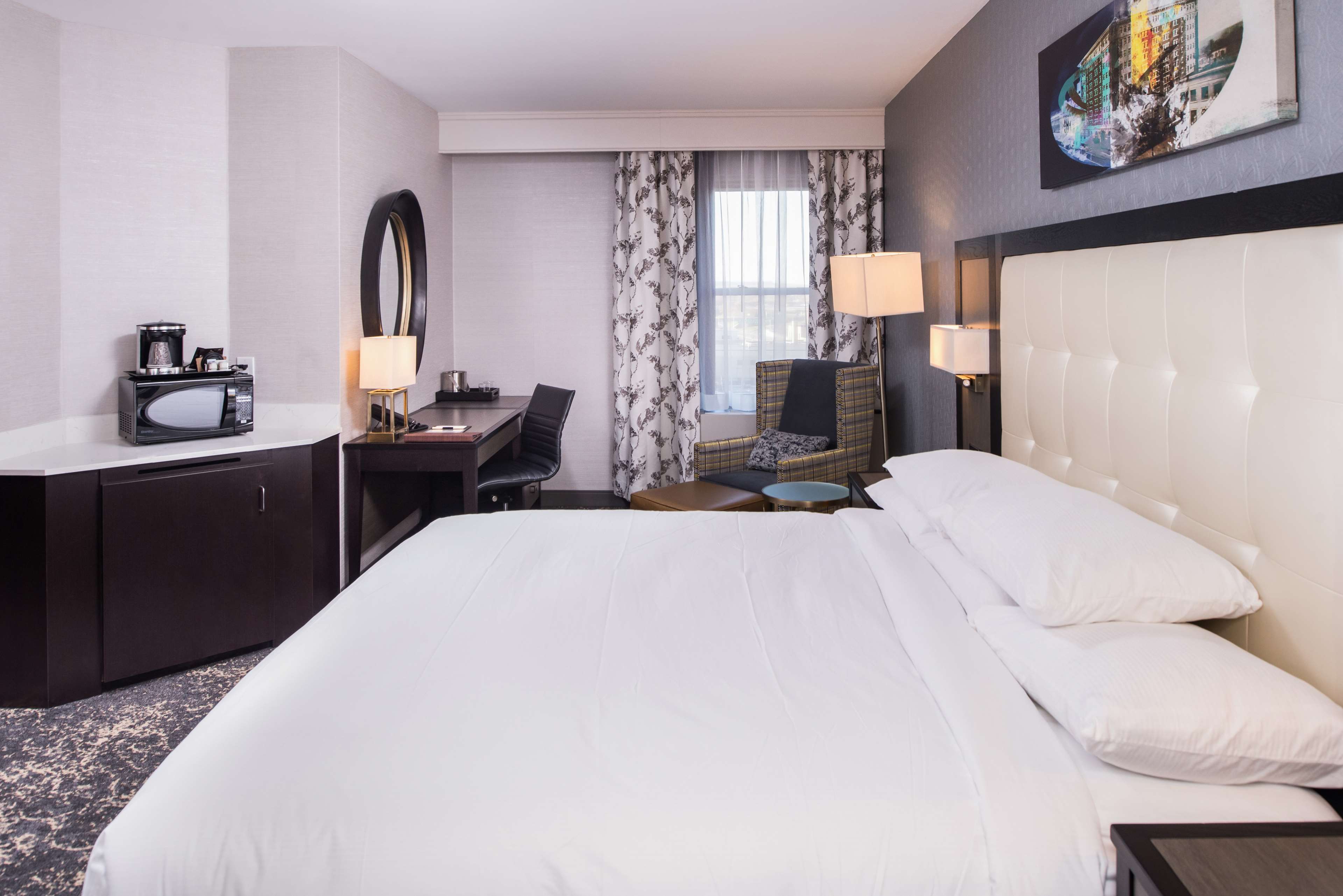 DoubleTree by Hilton Hotel Utica Room Type - 1 KING WHIRLPOOL SUITE