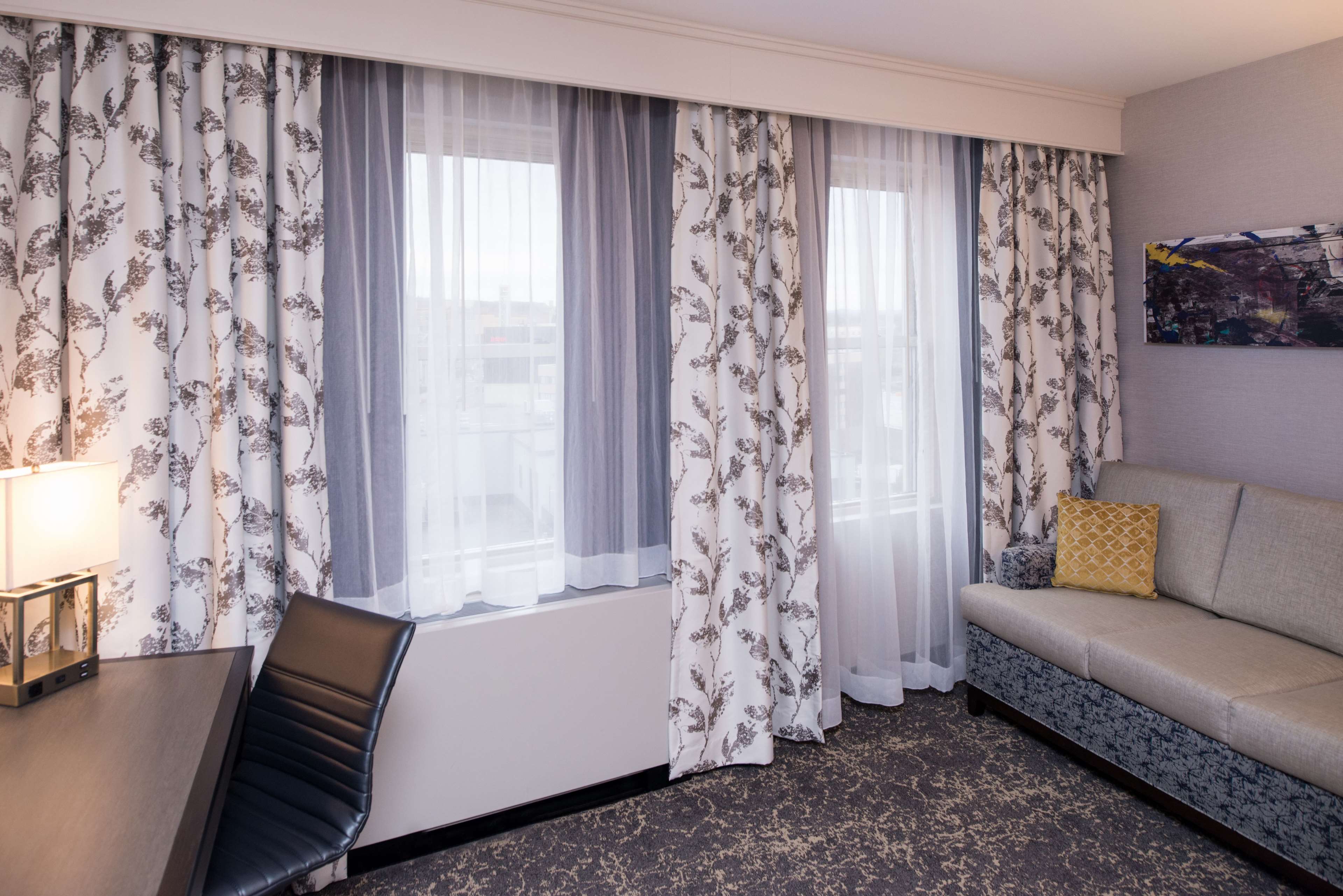 DoubleTree by Hilton Hotel Utica Room Type - 1 KING STUDIO STE - FRIDGE