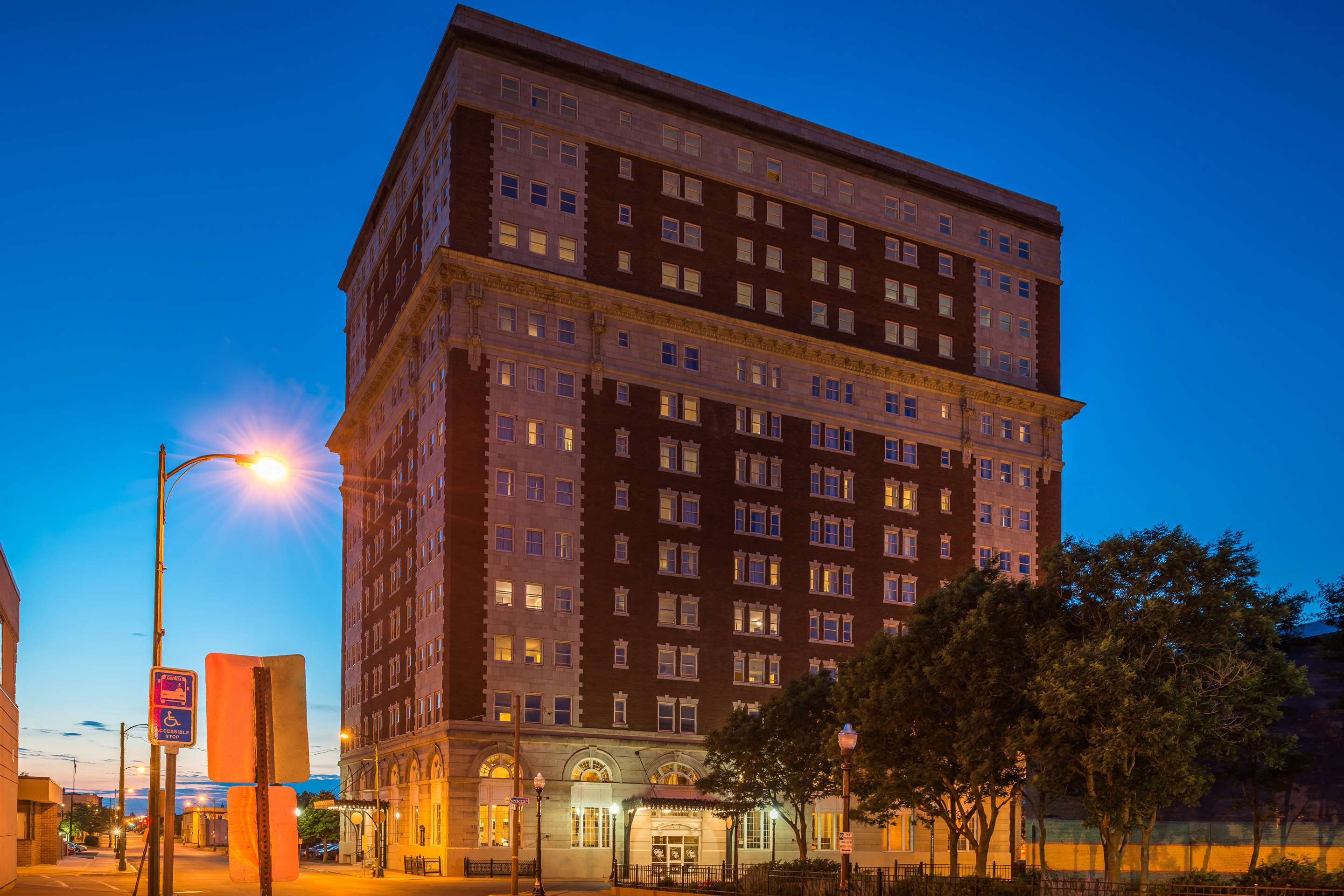 Exterior | DoubleTree by Hilton Utica