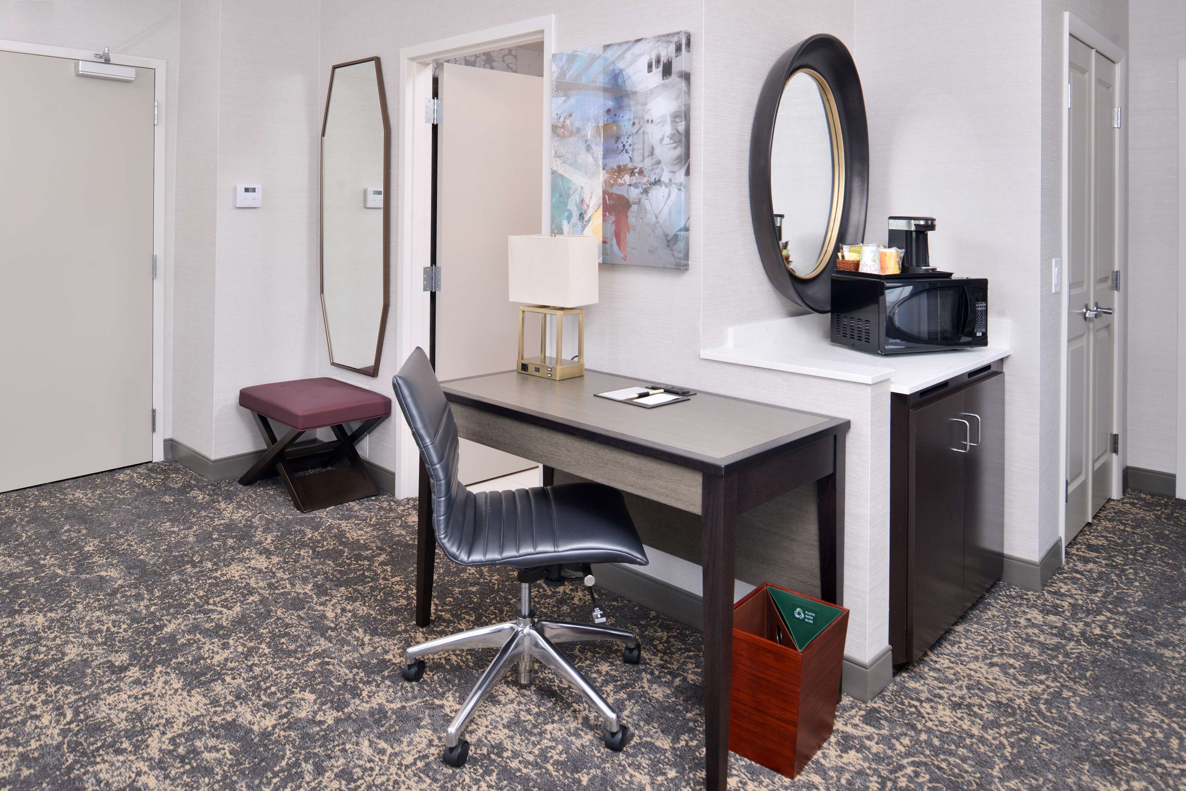 DoubleTree by Hilton Hotel Utica Room Type - 2 QUEEN BEDS CORNER VIEW