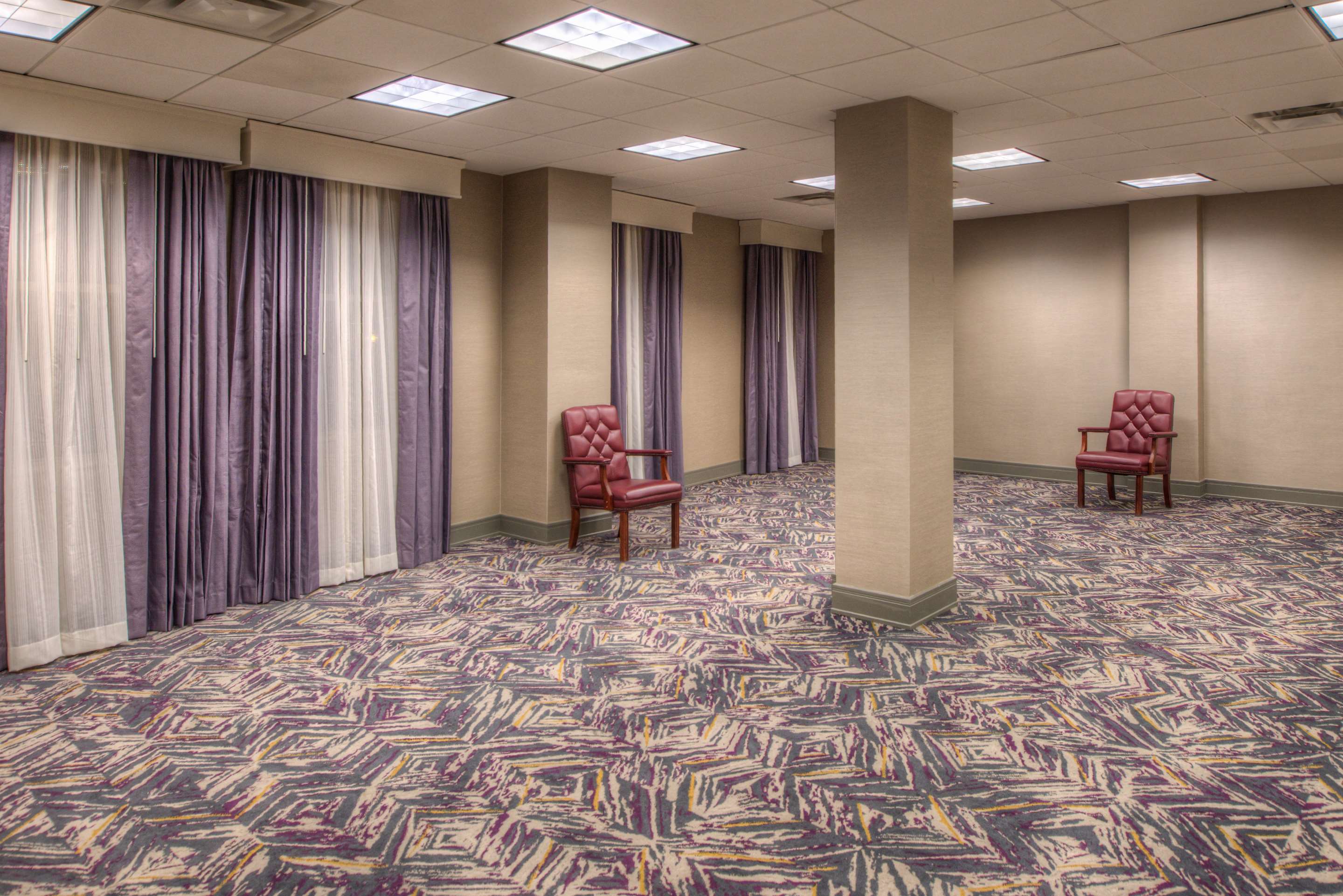 Meeting Room | DoubleTree by Hilton Utica