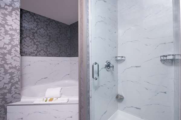  - DoubleTree by Hilton Hotel Utica