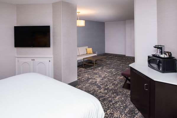  - DoubleTree by Hilton Hotel Utica